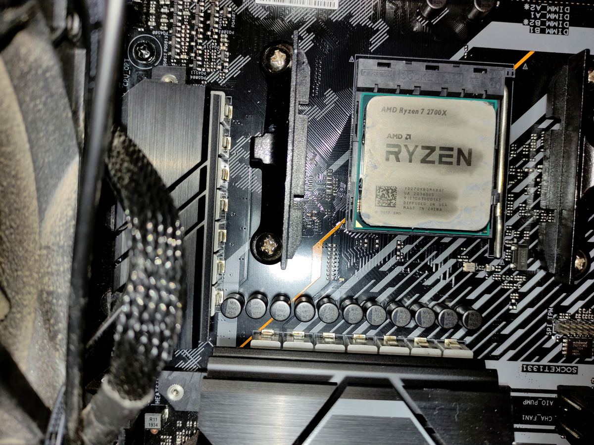 Procesador AMD Ryzen montado en su tarjeta madre